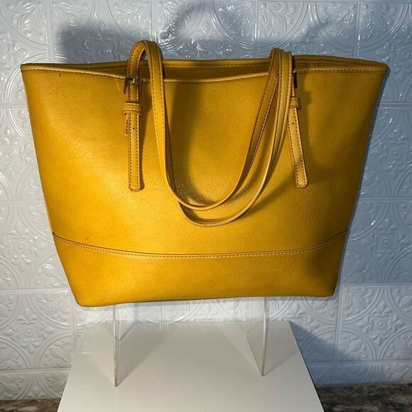 Urban Expressions Tote - Picture 2 of 9